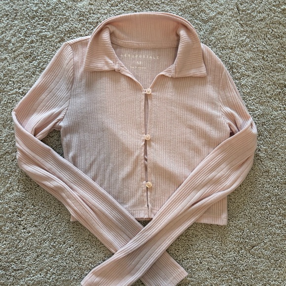 Aeropostale Tops - Aeropostale long sleeved crop top in size XS